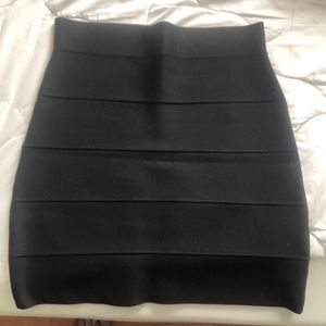 BCBG MAXAZARIA BLACK BANDAGE SKIRT - M